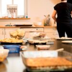 Starvsfólk til mat- og reingerð á høvuðsskrivstovuni hjá SSL á Tvøroyri