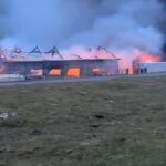 Bilverkstaðurin brennur í grund